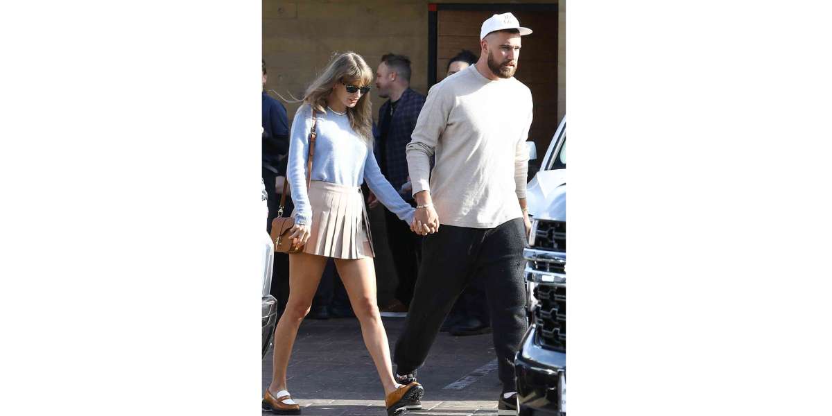 Taylor Swift and Travis Kelce Spotted in Malibu on Lunch Date after Bahamas Vacation